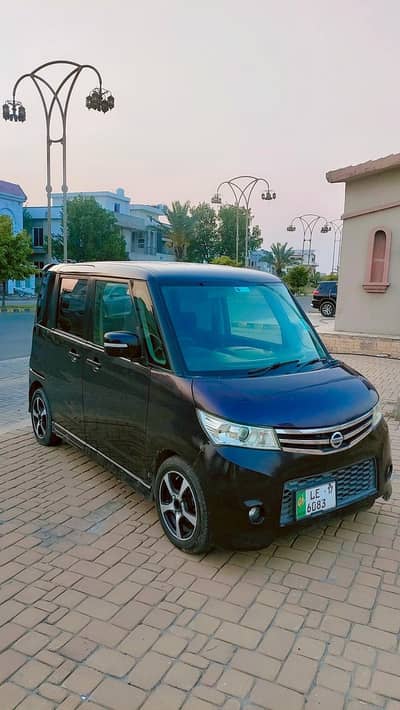 Nissan Roox 2012