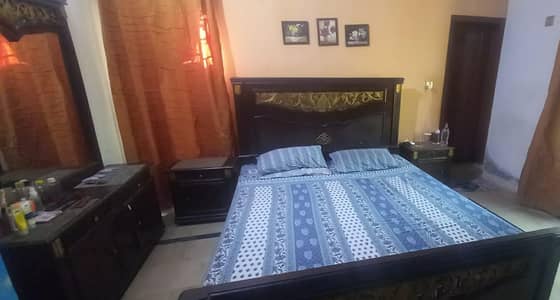 Bed set with Dressing table and showcase