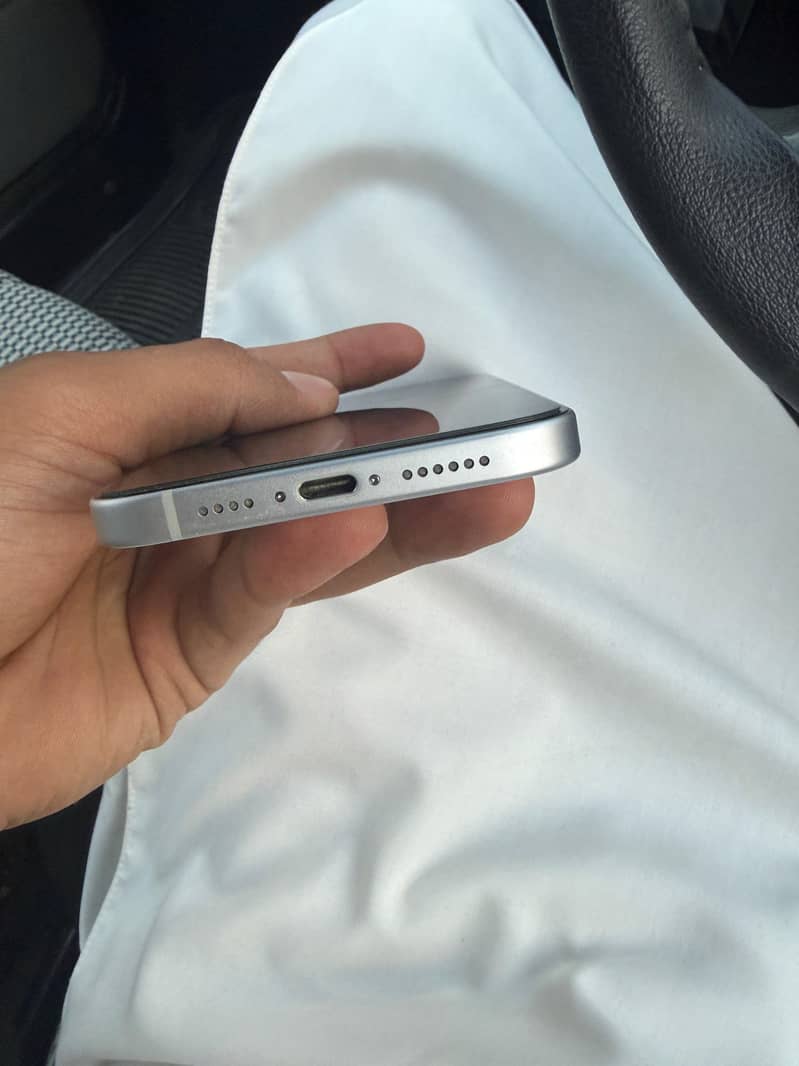 Apple iPhone 15 plus 4