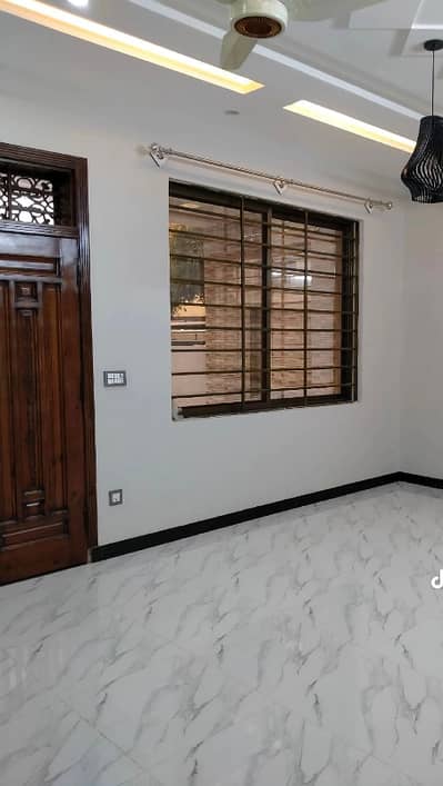 Plaza For Rent 3 Story Pwd Road Good Location