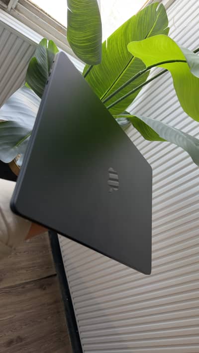 Macbook Air m2 15.3" 2023 with complete box 10/10 condition.