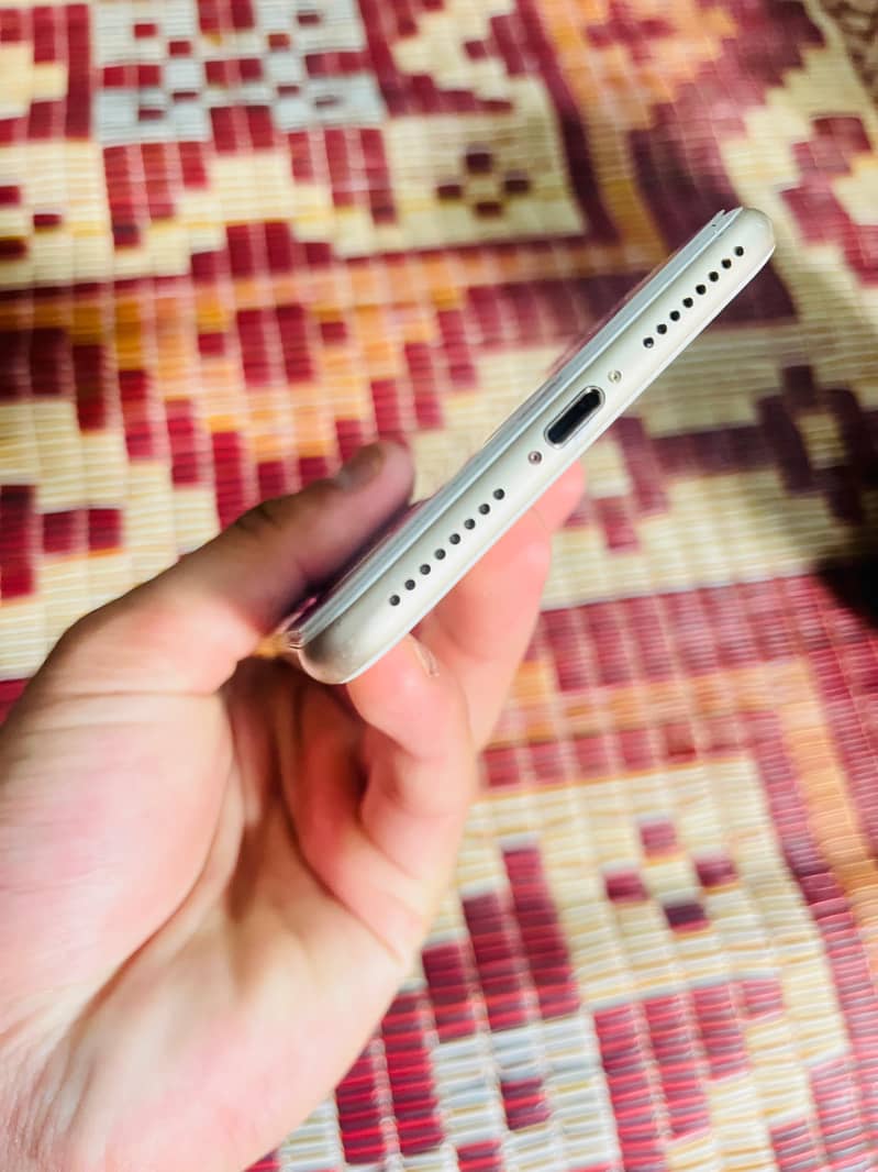 Apple iPhone 7 Plus 3