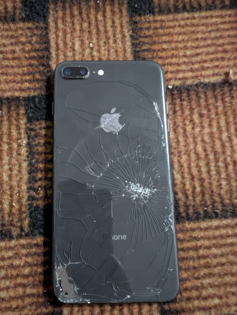 Apple iPhone 8 Plus 1