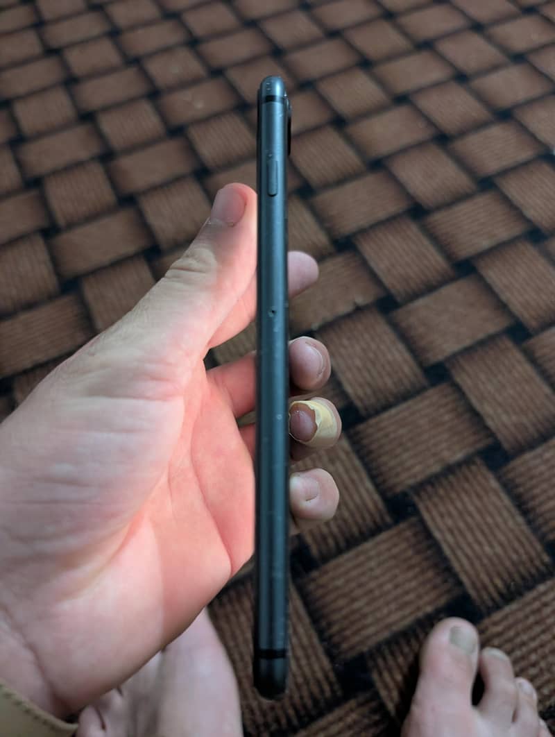 Apple iPhone 8 Plus 4