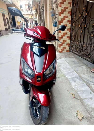 United 100cc petroleum Scooty