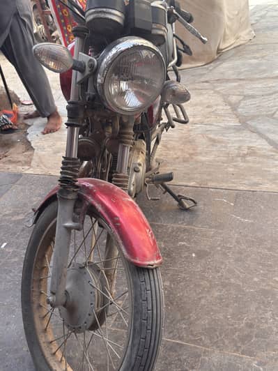 Suzuki GS150 2014 model urgent sale