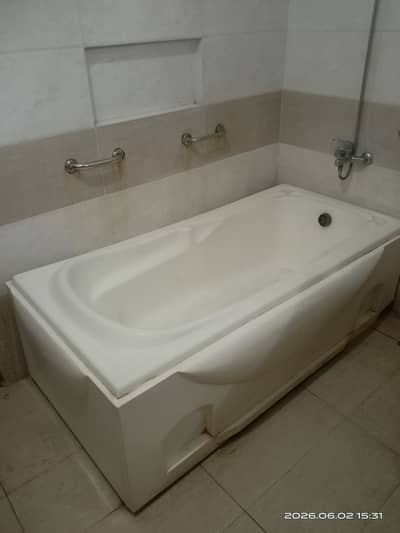 Bath Tub for Sale