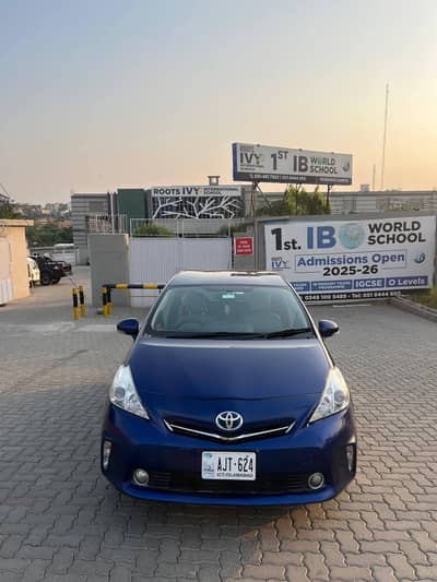 Toyota Prius Alpha 2014