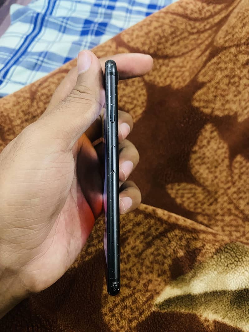 Apple iPhone 7 2