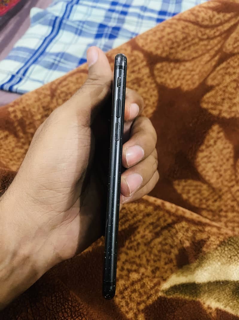 Apple iPhone 7 3