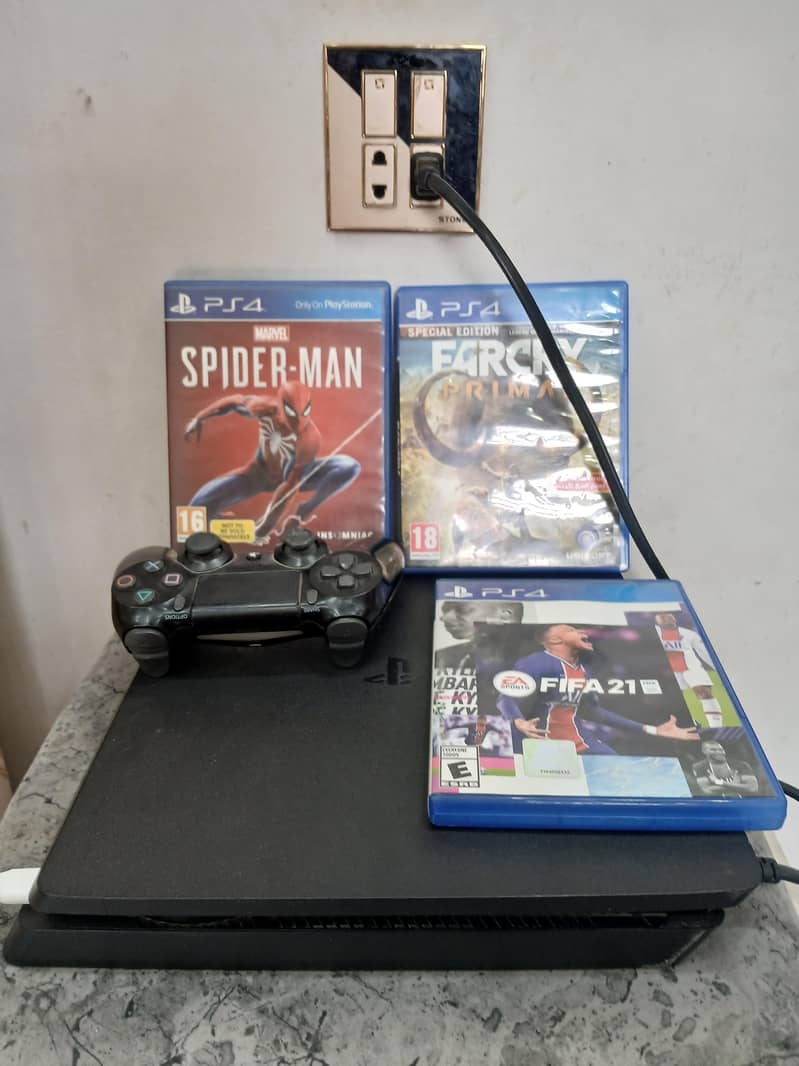 PS4 SLIM 1