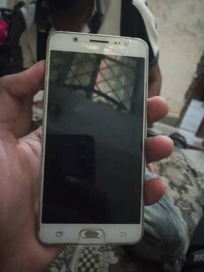 Samsung Mobile J5 6
