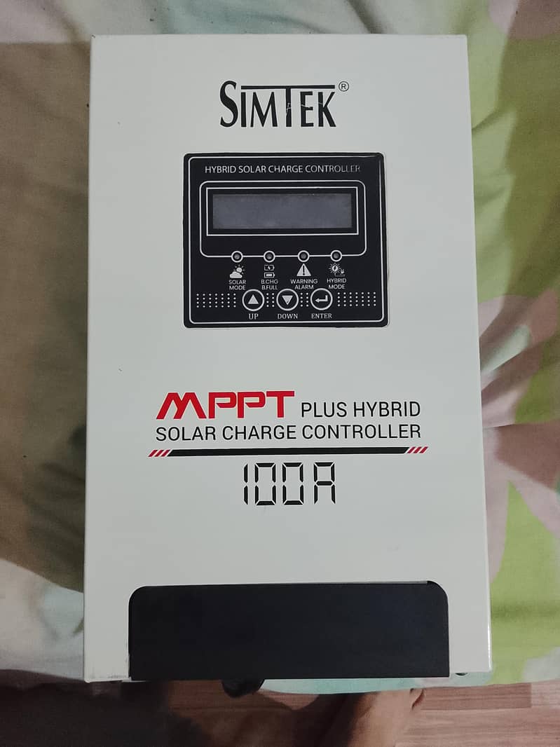 Simtek MPPT hybrid charge controller 1