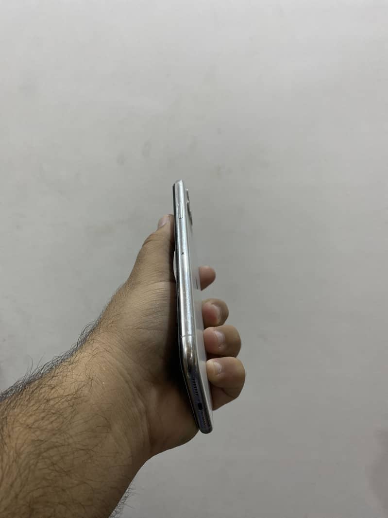 iPhone 11 Pro Max 1