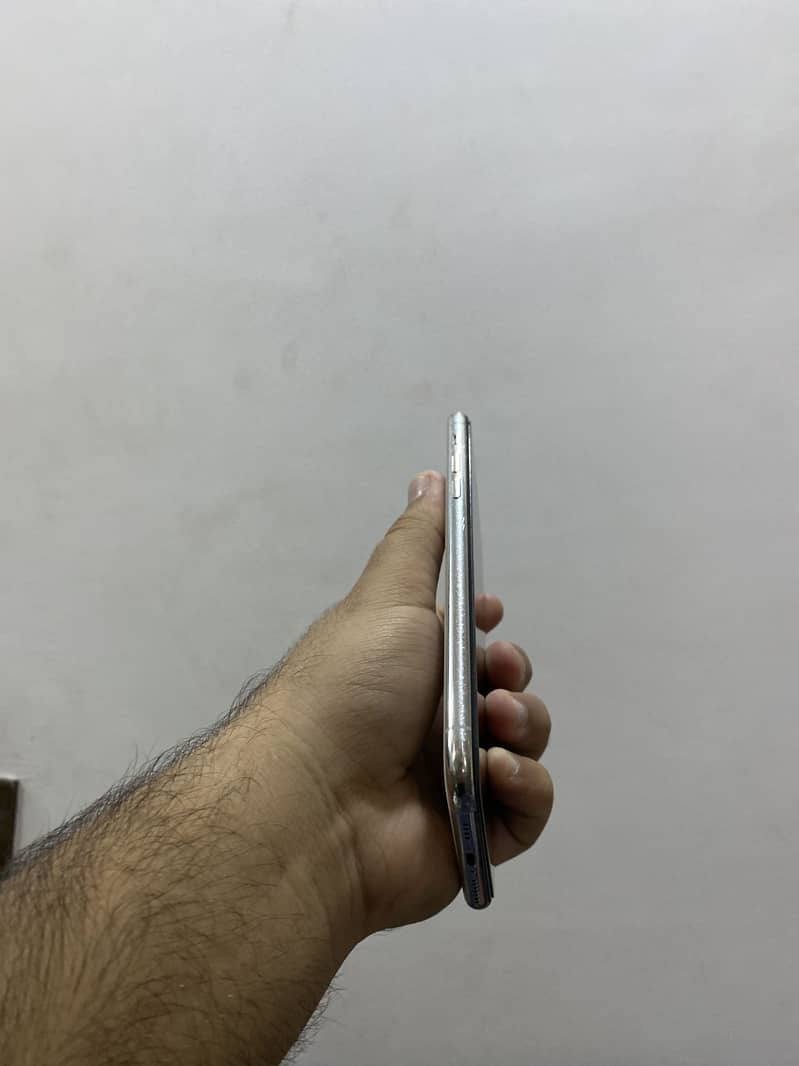 iPhone 11 Pro Max 2