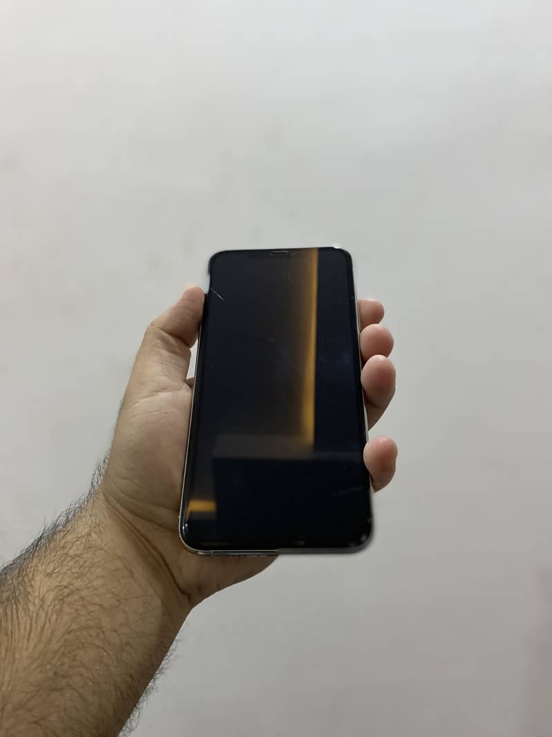 iPhone 11 Pro Max 4