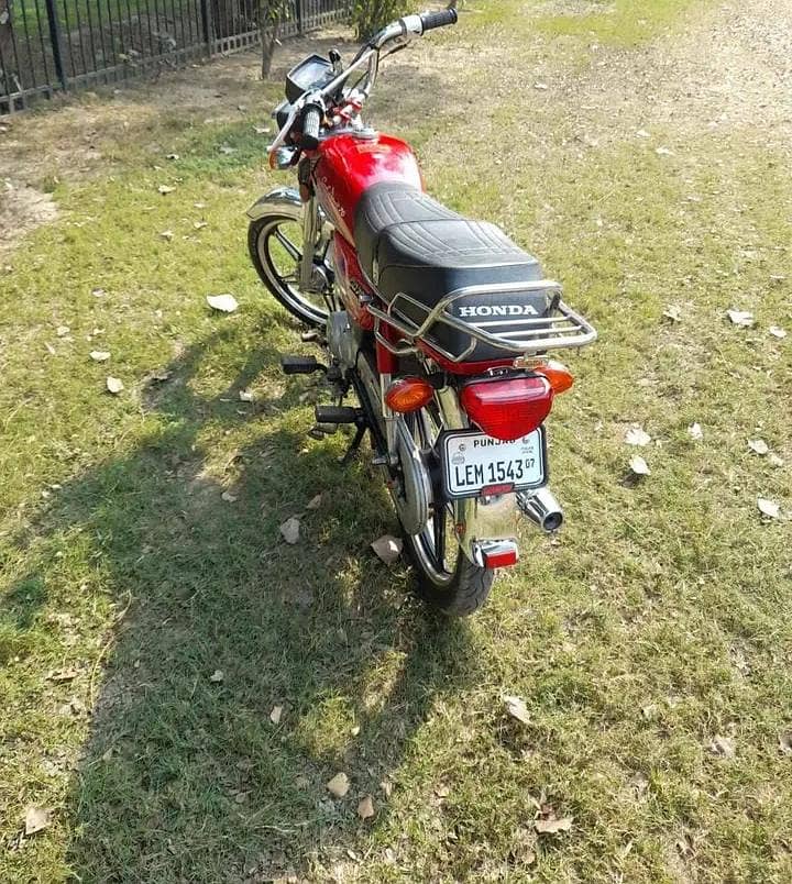ہونڈا سی ڈی 70 ریڈ کلر 1