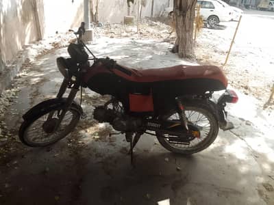 super star CD 70 bike all Okk hai engine meh bhi koi kaam nahi hai
