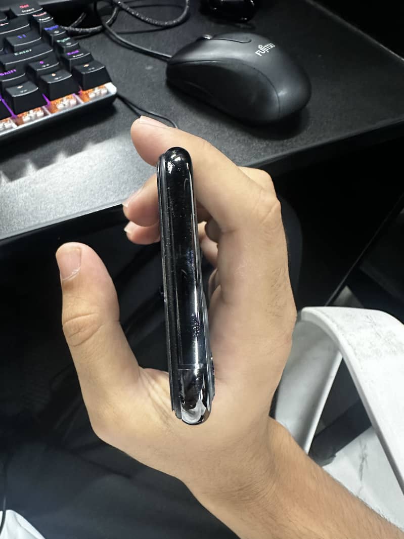 iPhone 11 pro 4