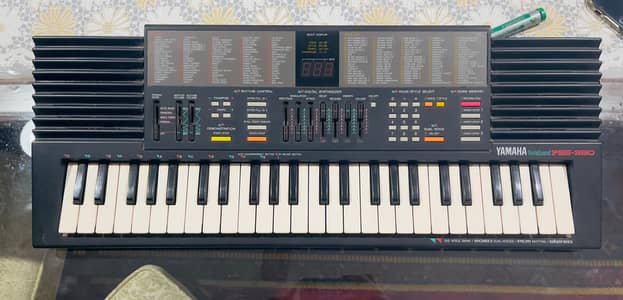 Yamaha PortaSound PSS-390 Synthesizer Keyboard (With Original Manual)