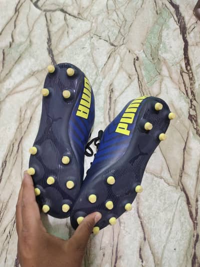 Football shoes uk6