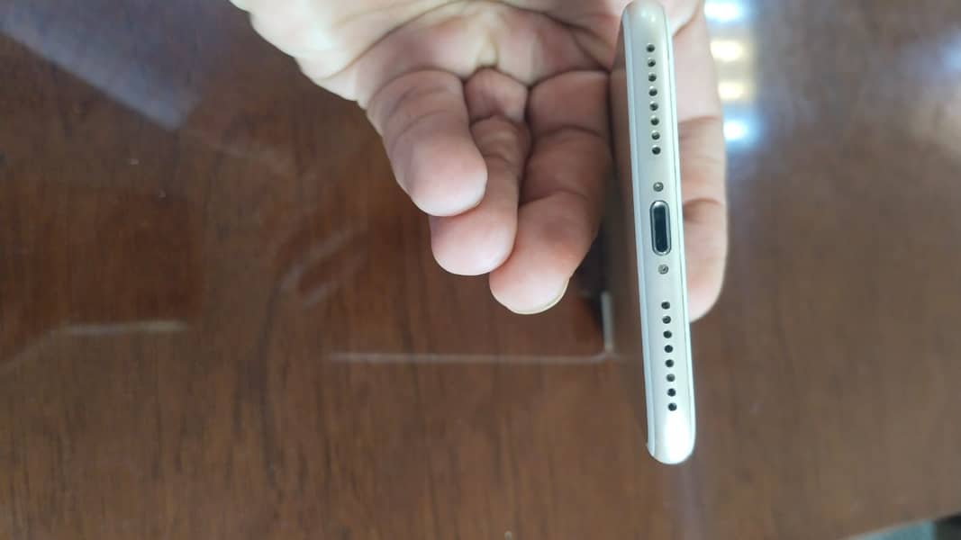 Apple iPhone 7 Plus 6
