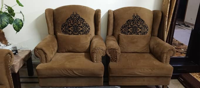 5 seater sofa set with tablesneat n clean condition home used sofa set