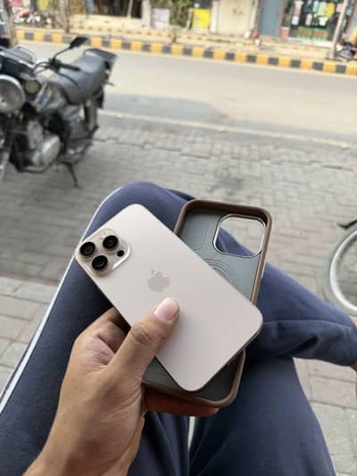Apple iPhone 16 Pro Max