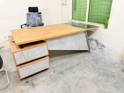 Executive tables + meeting tables