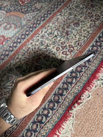 iPAD M4 BLACK with box and charger