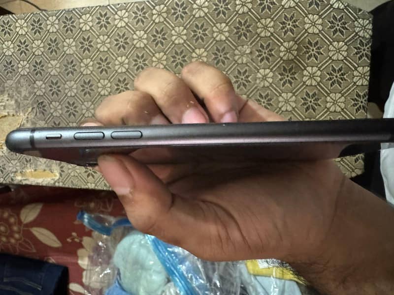 Apple iPhone 11 3