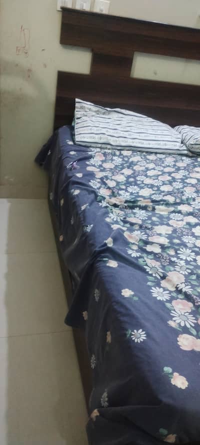 King size Bed and Dressing