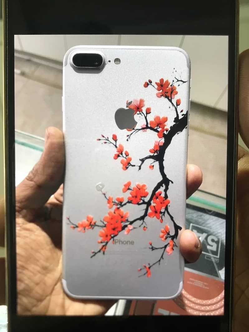 Apple iPhone 7 Plus 0