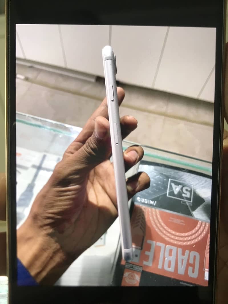 Apple iPhone 7 Plus 2