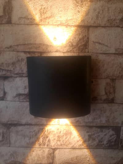 2 WALL LIGHTS FOR SALE