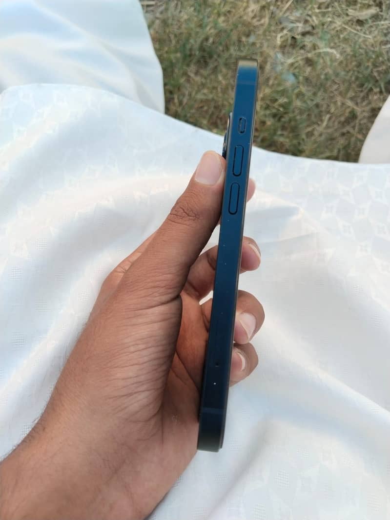 Apple iPhone 13 1