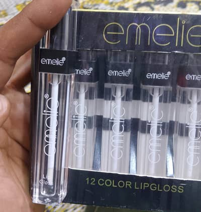 urgent sale  03122605568 lip gloss
