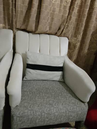 6 months used sofa set