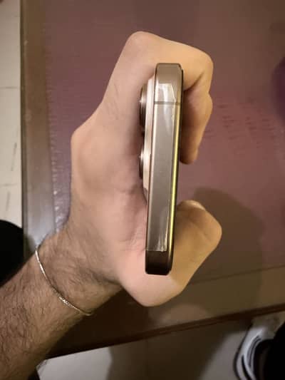 Apple iPhone 16 Pro