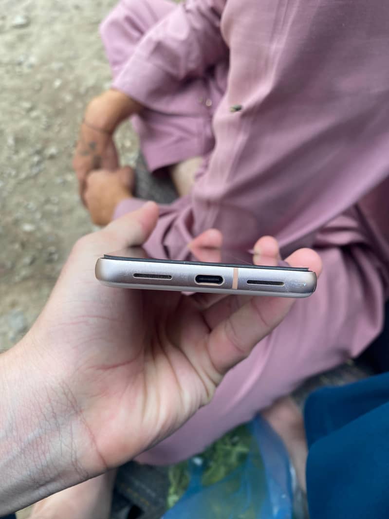 Google Pixel 8 4