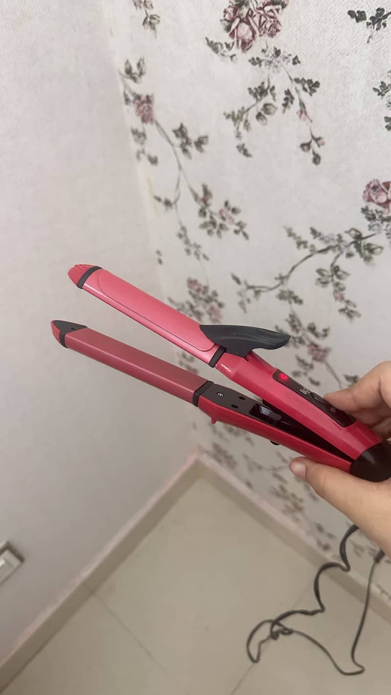 small straightner 0
