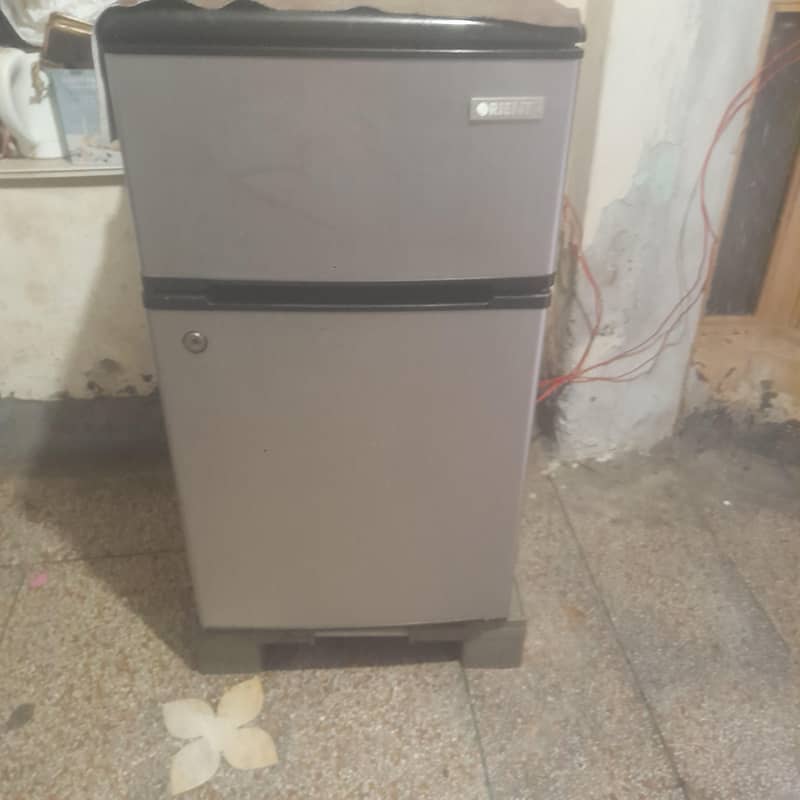 mini fridge 0
