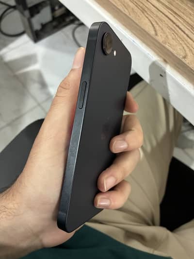iPhone 16e JV 128GB | 100% BH | 143 Cycles | Like New | Scratchless