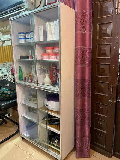Showcase cabinet for sale excellent condition