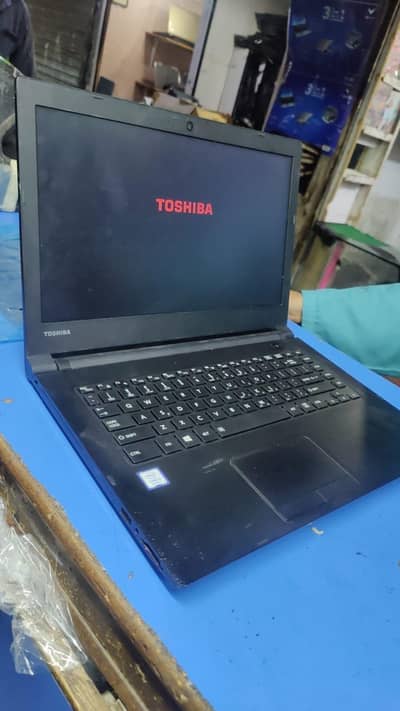 Toshiba, i3, 7th generation, 8 gb, for sale in very good condition.