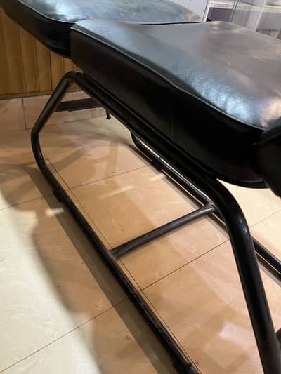 Facial bed for saloon