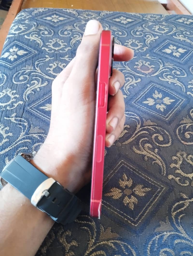 iPhone 13 3