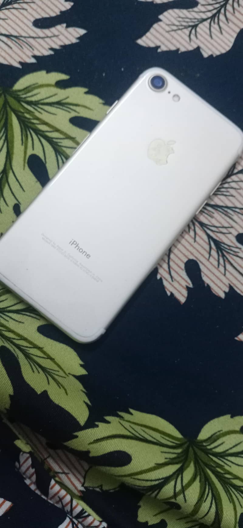 Apple iPhone 7 1