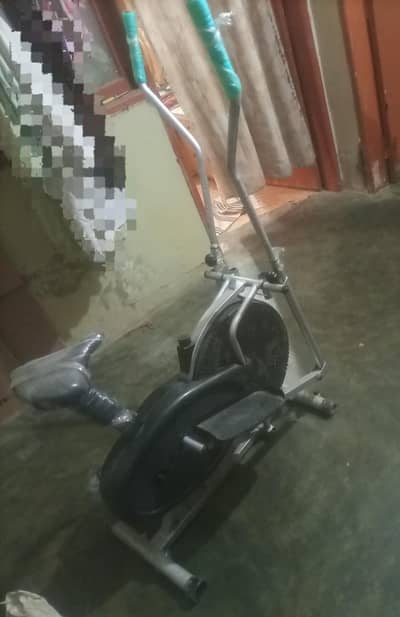 Elliptical Cross Trainer Exercise Machine - Good Condition