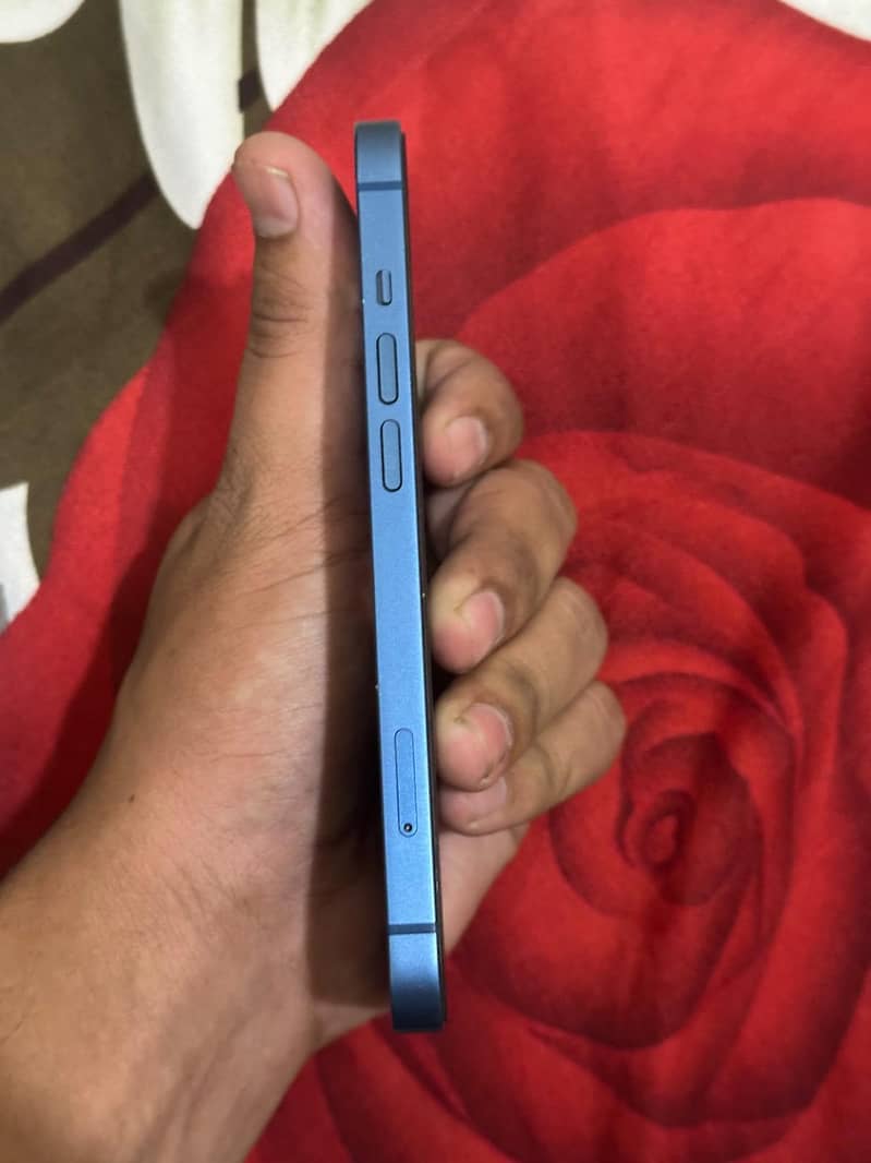 Apple iPhone 13 2